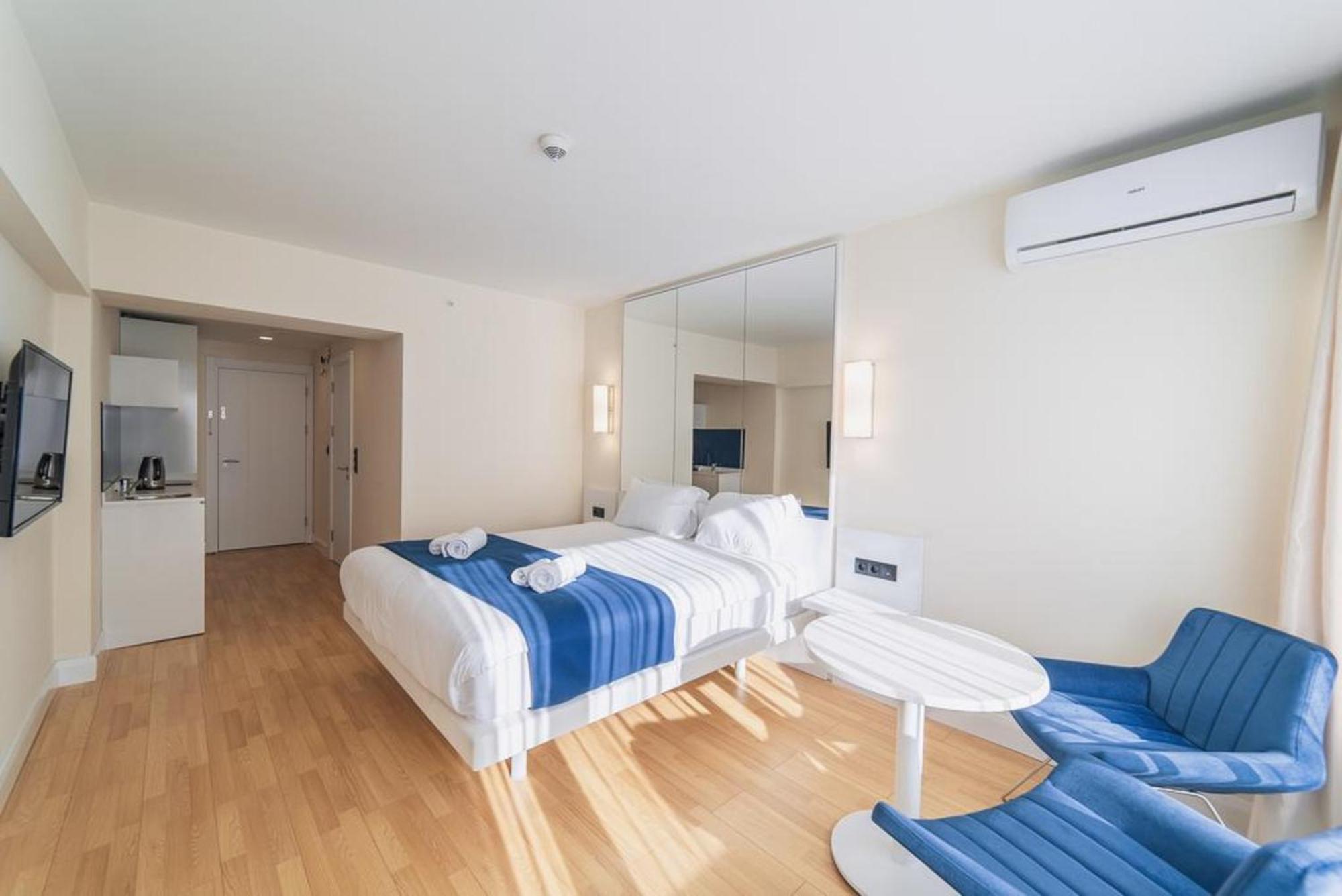Orbi City Twin Towers Apartment Batumi Exterior photo